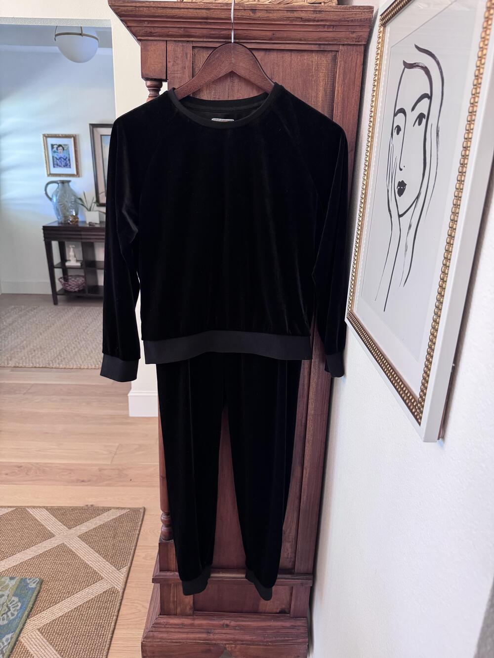 Petite Plume Pajama Set Womens Small Black Velour Crewneck Top Jogger Pants